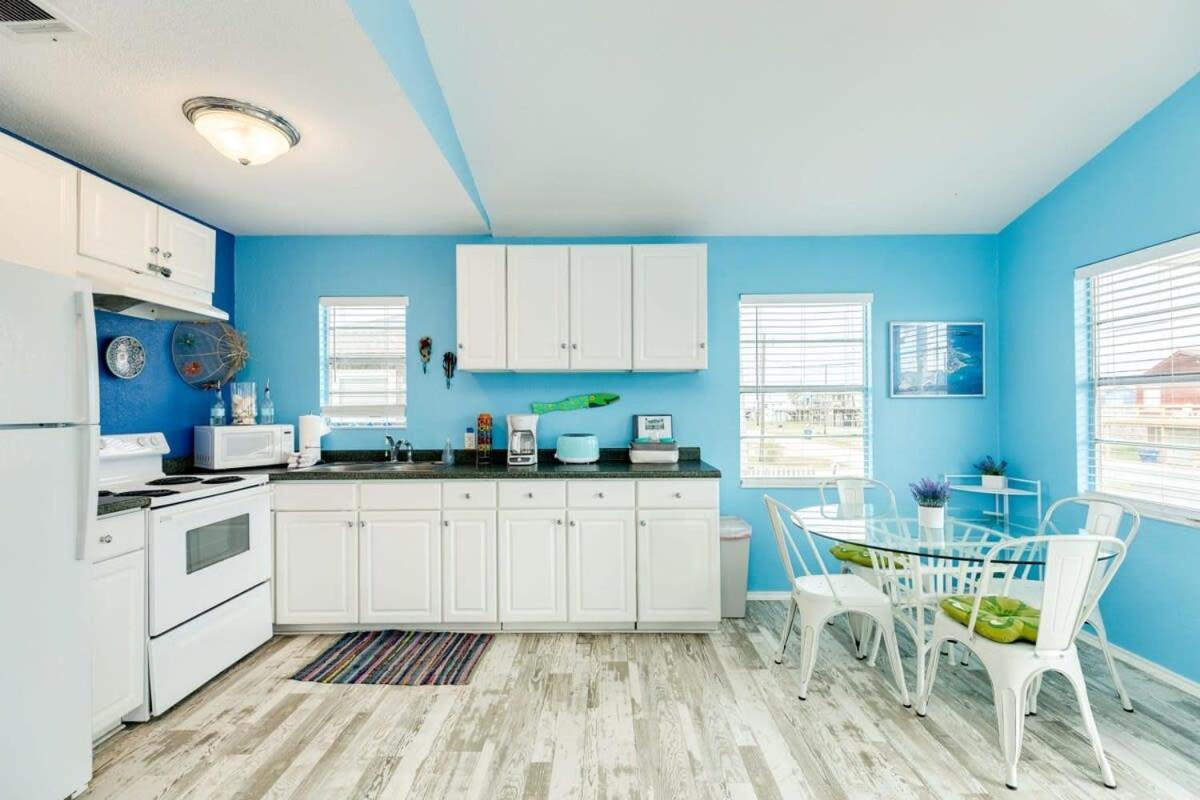 Fun In The Sun! Cozy Beach Pad, Gulf Views And Easy Access To The Sand! Surfside Beach Exteriér fotografie